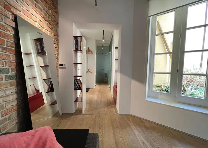 Konventna In Heart, Designed, Spacious 브라티슬라바